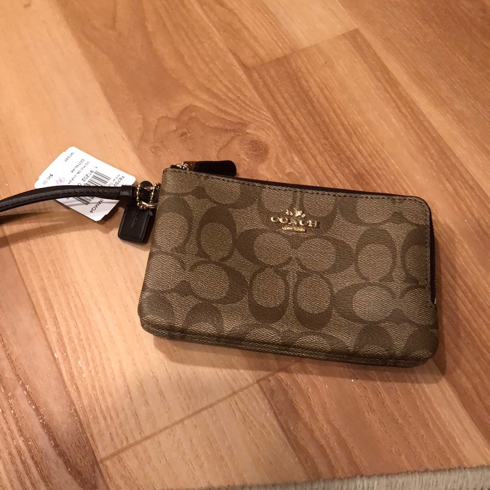 New with tags, brown coach wristlet!